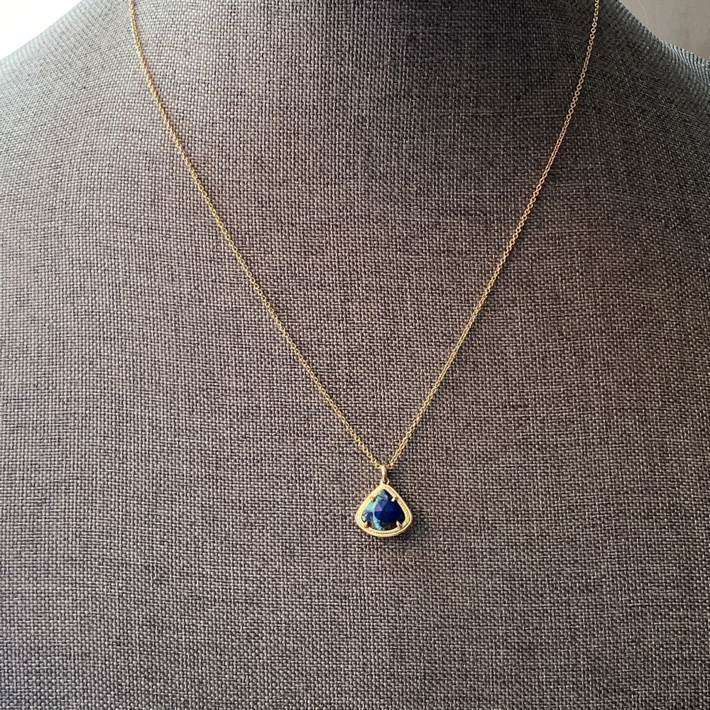 Kendra Scott necklace